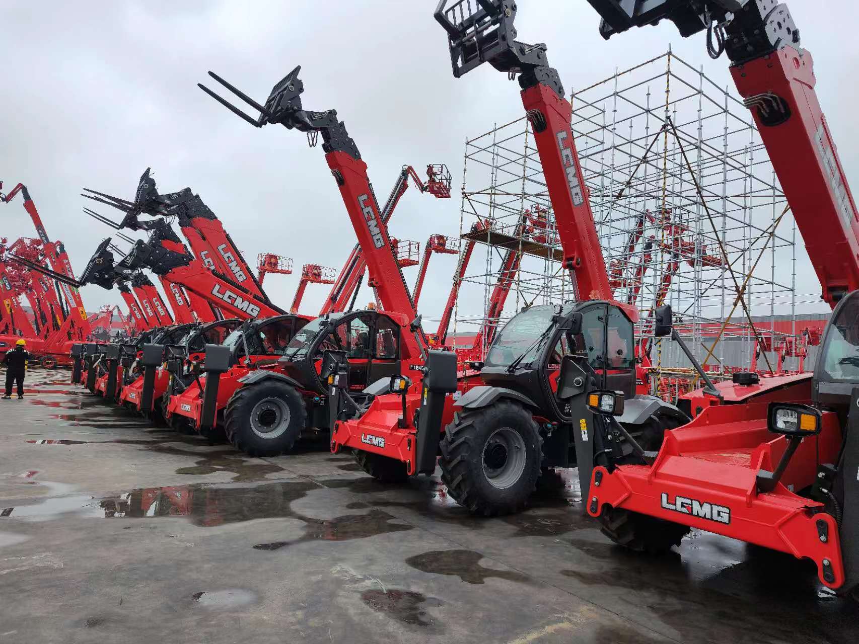 12.1-H1840伸縮臂叉裝車